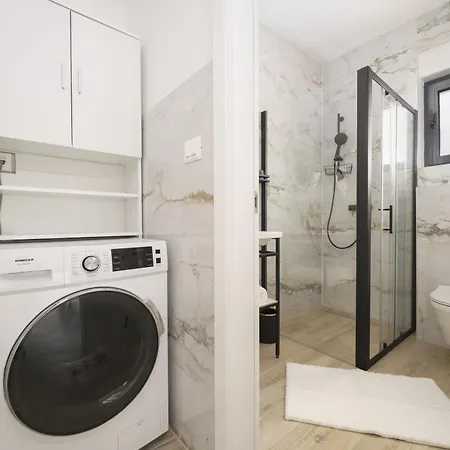 Tria Quercus With Rooftop Pool *