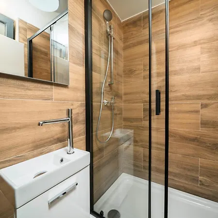 Villa Tria Quercus With Rooftop Pool