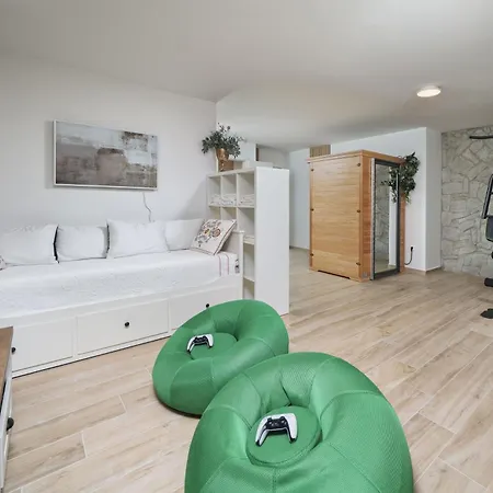 Tria Quercus With Rooftop Pool