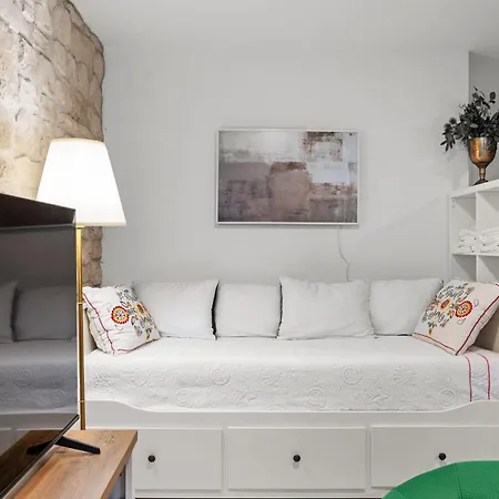 Tria Quercus With Rooftop Pool *