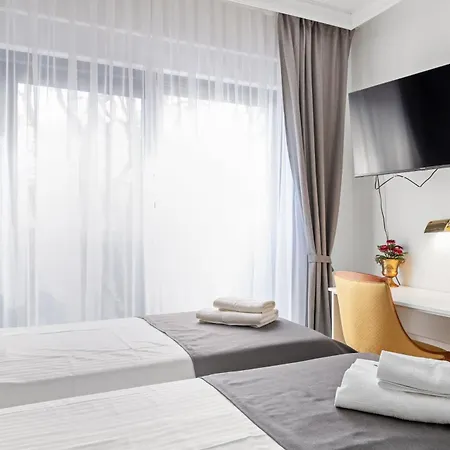 Villa Tria Quercus With Rooftop Pool *