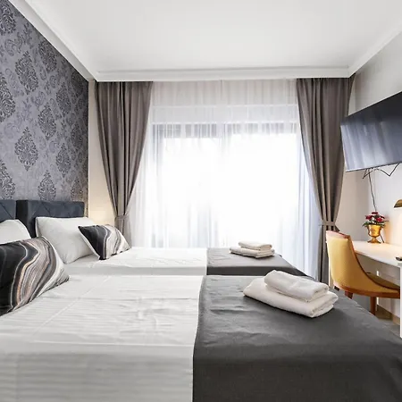 Villa Tria Quercus With Rooftop Pool