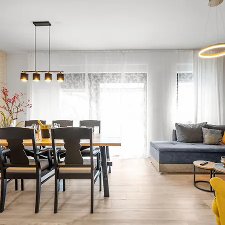 Villa Tria Quercus With Rooftop Pool