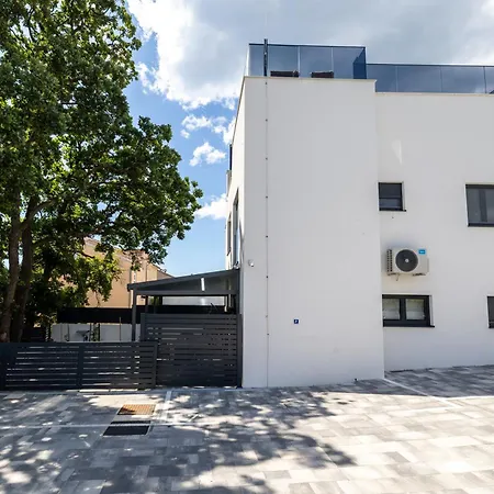 Tria Quercus With Rooftop Pool Villa Vodice