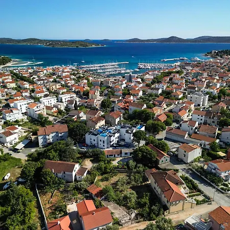 Tria Quercus With Rooftop Pool *