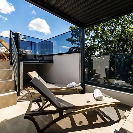 Tria Quercus With Rooftop Pool Vodice