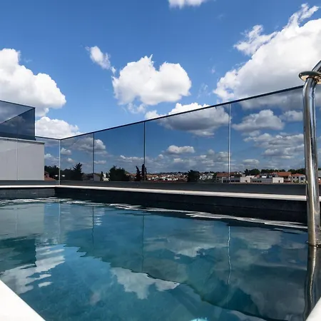 Tria Quercus With Rooftop Pool Willa Vodice
