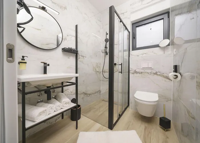 Tria Quercus With Rooftop Pool ヴィラ