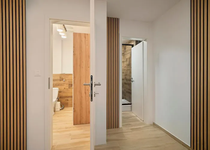 Villa Tria Quercus With Rooftop Pool