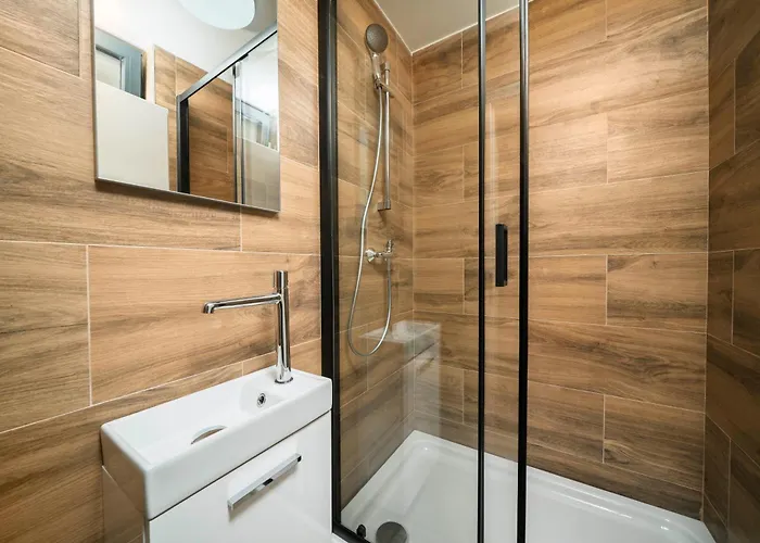 Villa Tria Quercus With Rooftop Pool