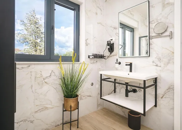 Tria Quercus With Rooftop Pool ヴィラ ヴォディツェ