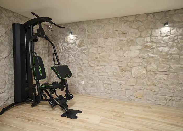 Tria Quercus With Rooftop Pool ヴィラ