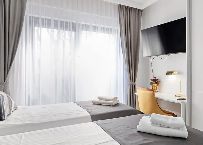 Villa Tria Quercus With Rooftop Pool *