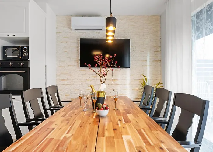 Tria Quercus With Rooftop Pool Villa *