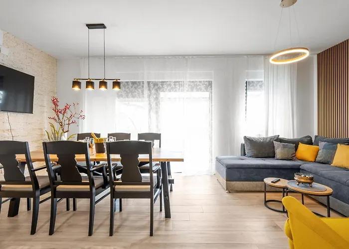 ヴィラ Tria Quercus With Rooftop Pool