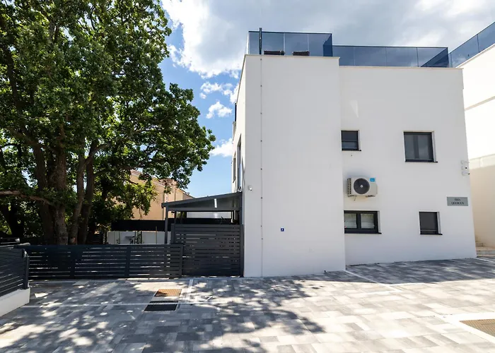 Tria Quercus With Rooftop Pool ヴィラ ヴォディツェ