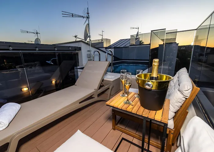 Tria Quercus With Rooftop Pool