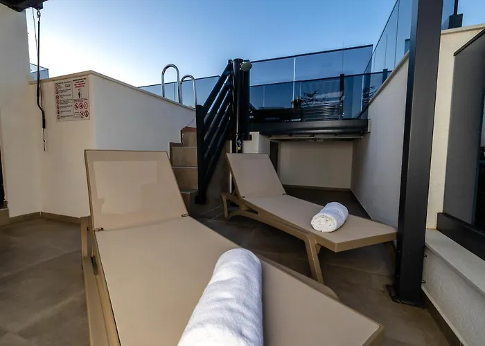 Tria Quercus With Rooftop Pool ヴィラ *