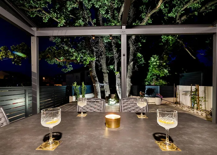 Villa Tria Quercus With Rooftop Pool *