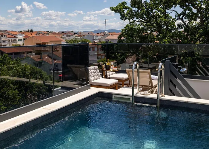 Tria Quercus With Rooftop Pool ヴィラ *